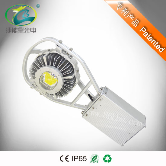 專利產(chǎn)品 LED路燈發(fā)光均勻帶散熱器多用于鄉(xiāng)村改造高速公路